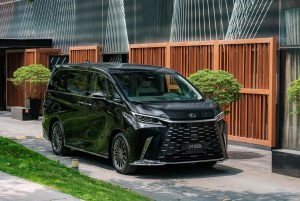 So Sánh “Chuyên Cơ Mặt Đất” Lexus LM 4 Chỗ Và 6 Chỗ