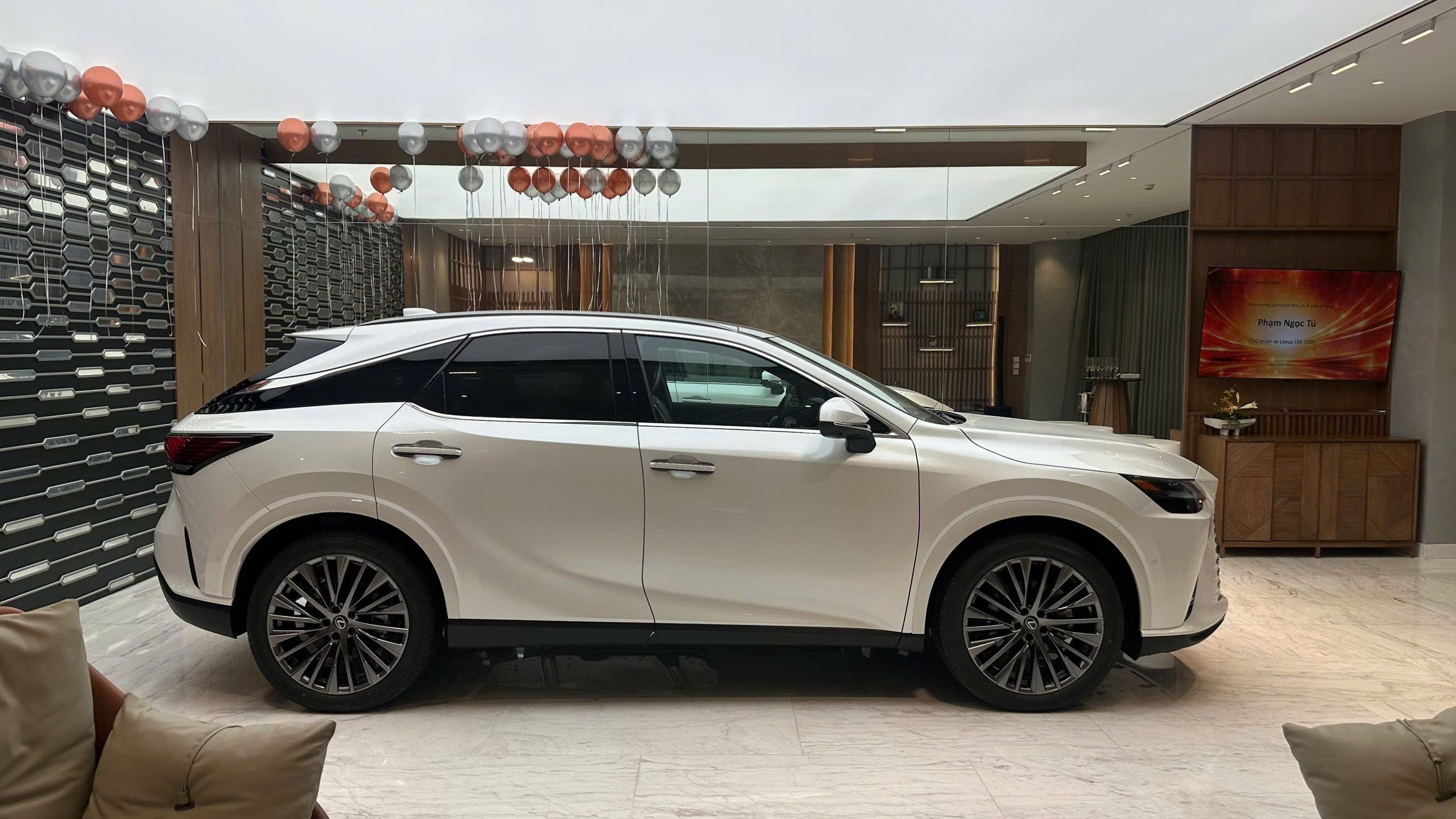 Thân-xe-rx-350h-luxury