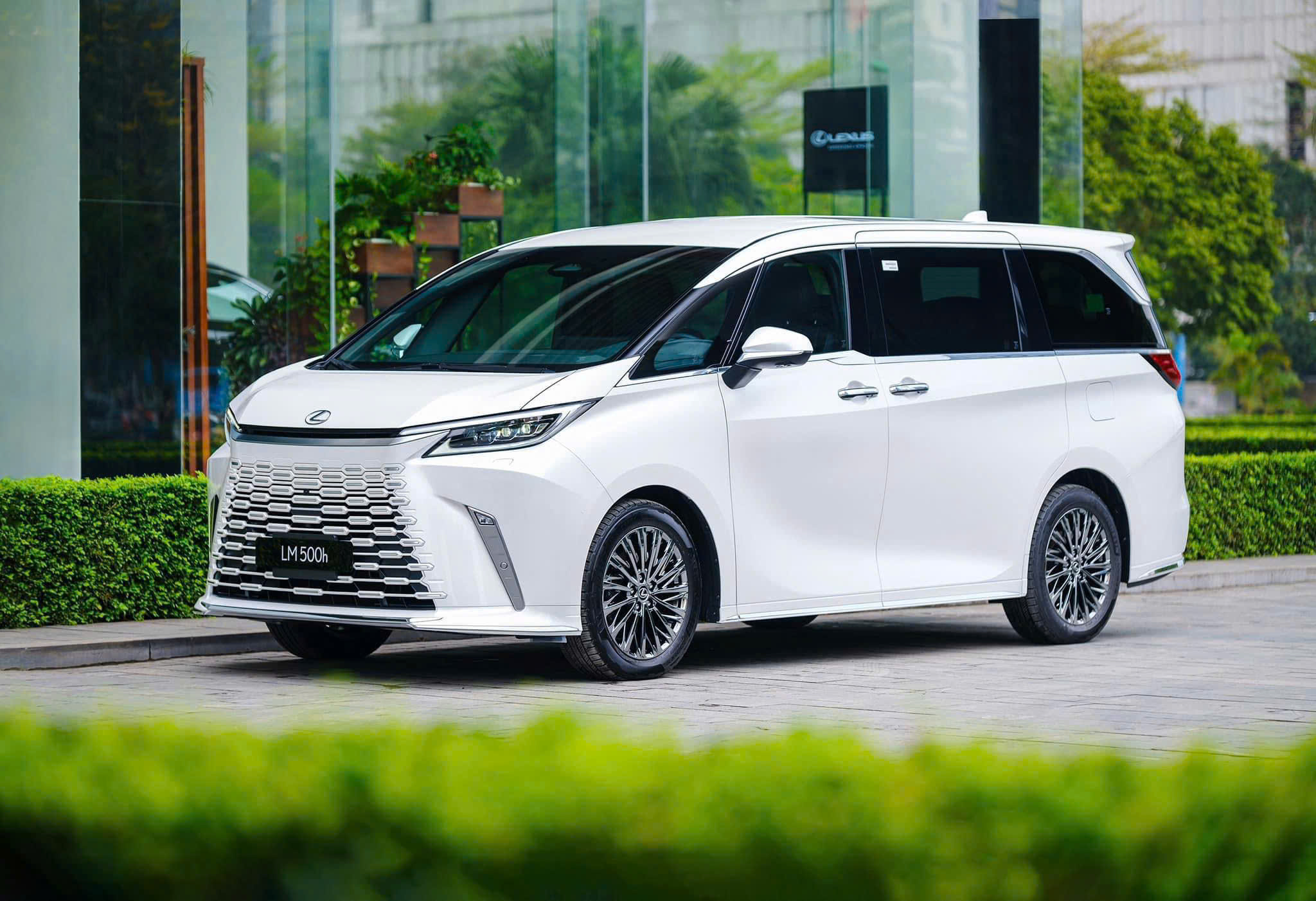 Thân-xe-Lexus-LM