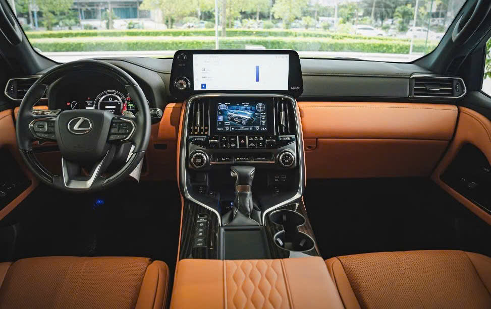 khoang-lái-lx-600-vip