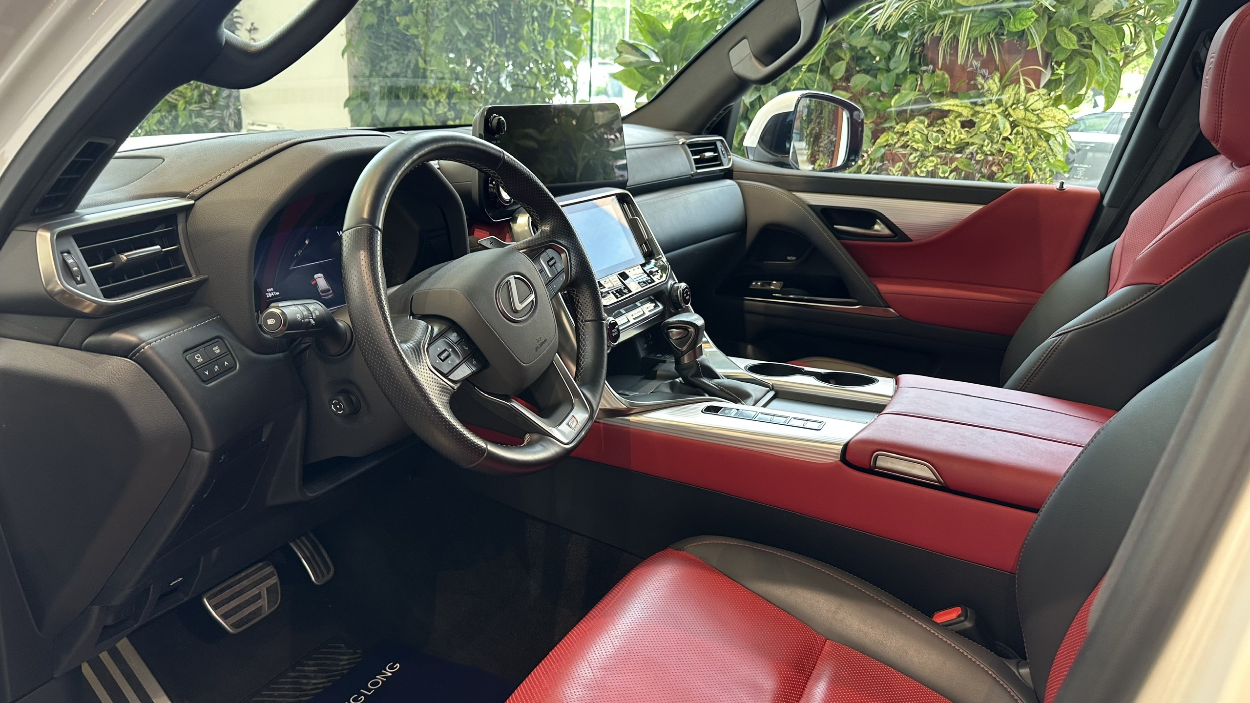 khoang-lái-lx-600-sport