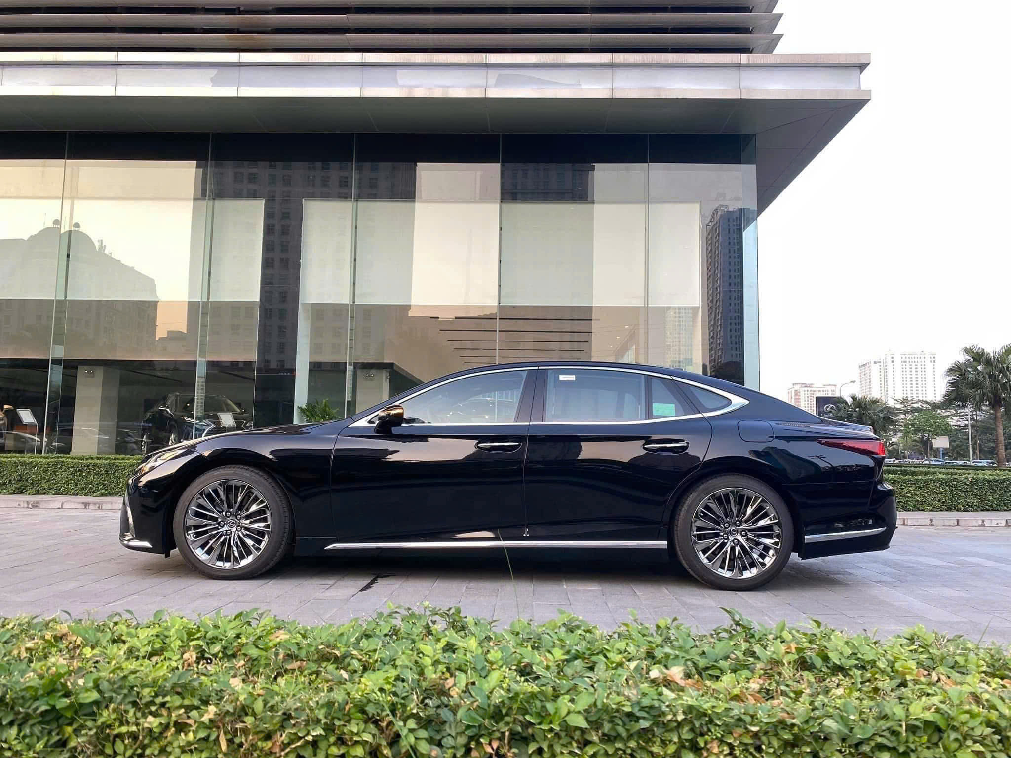 thân-xe-lexus-ls-500h