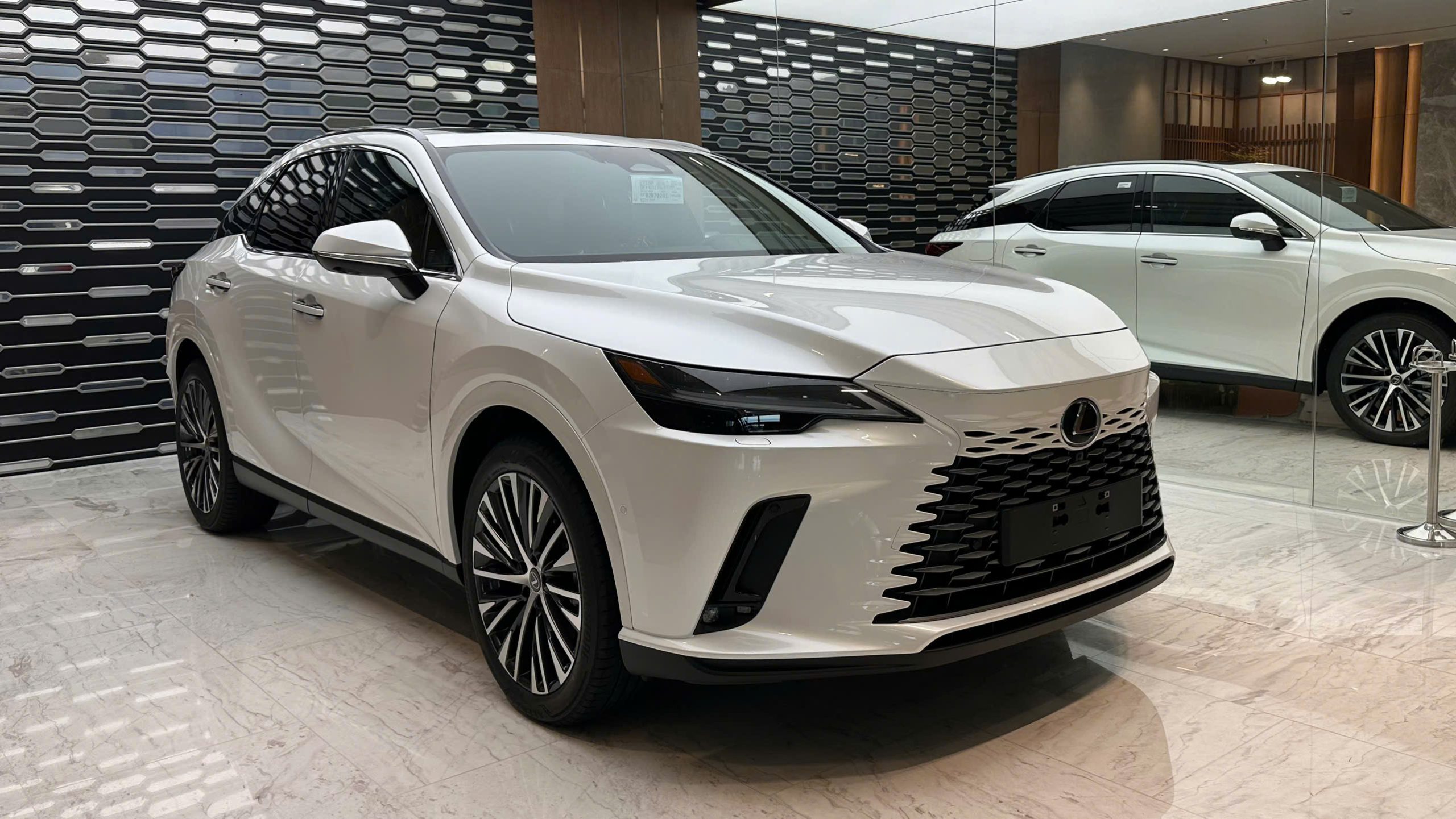 Ngoại thất-Rx350h-Premium