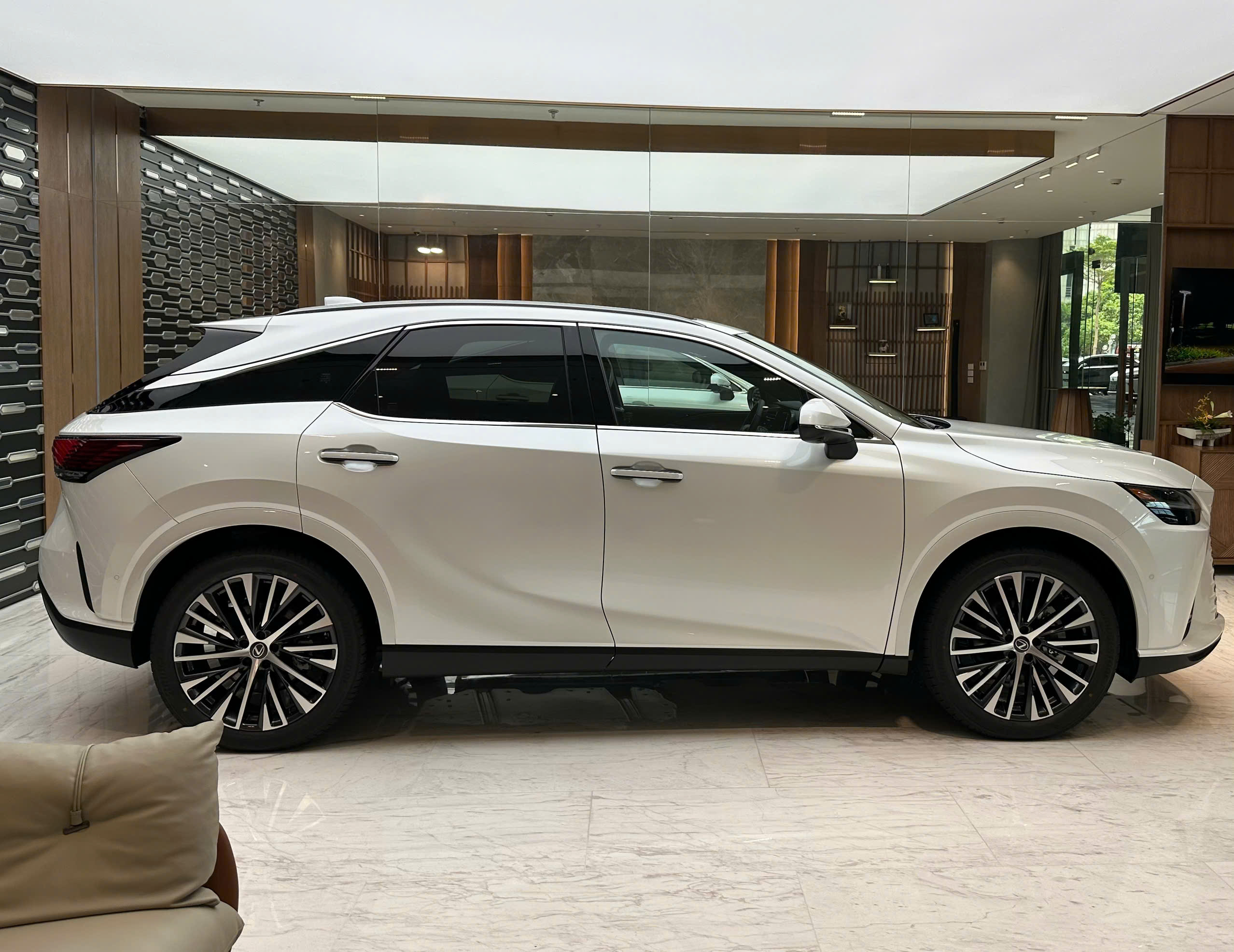 Phần thân xe-RX350h-Premium