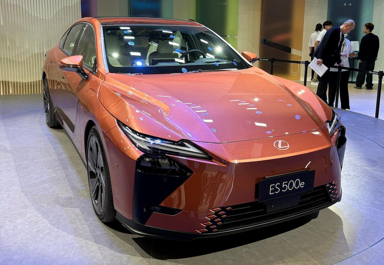Lexus ES 500e 2026
