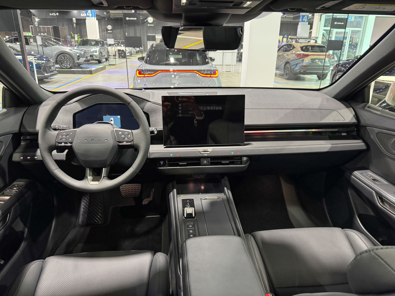 Khoang lái Lexus ES 350h Premium All New 2026