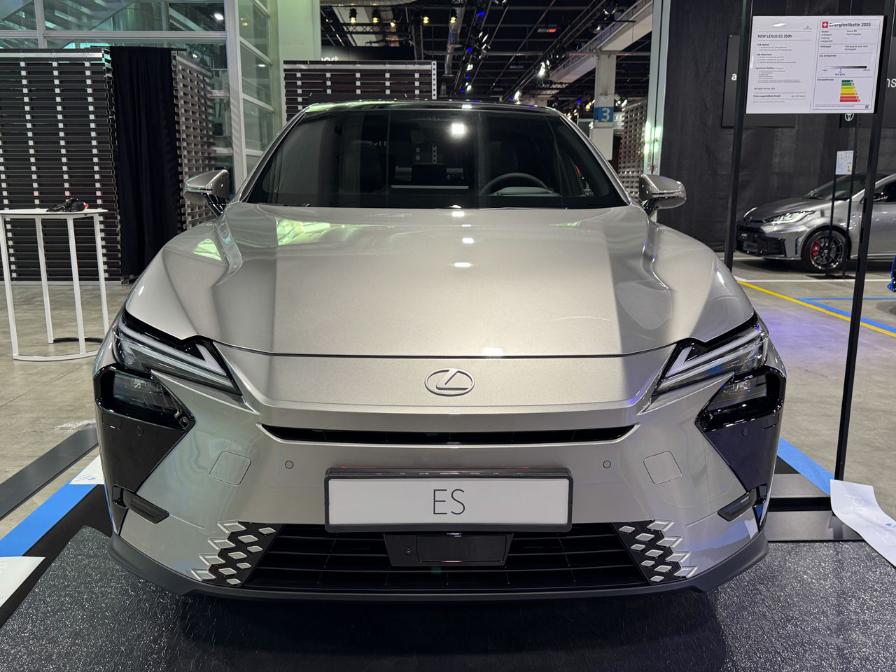 Ngoại thất ES 350h Allnew 2026