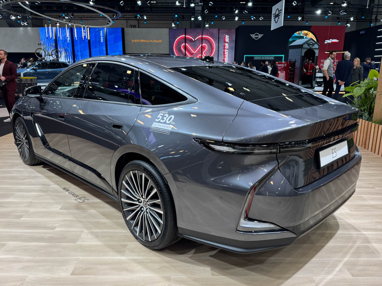 Lexus ES 500e 2026