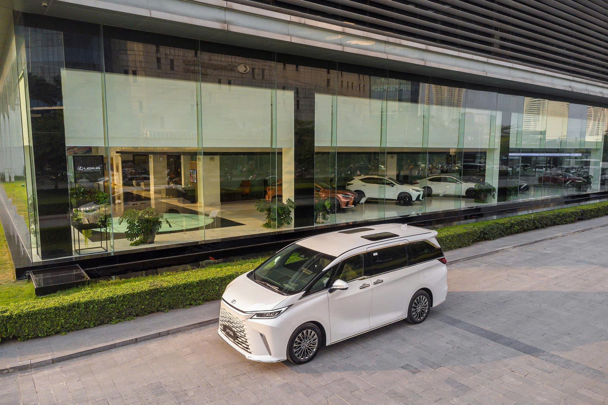lexus-thang-long-ha-noi