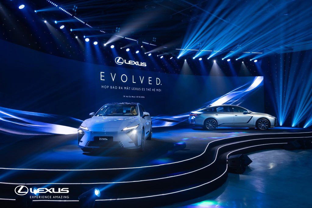 Lexus ES All-New Ra Mắt Việt Nam